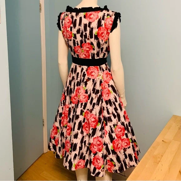 Retro Swing Dress With Roses - Picture 4 of 9
